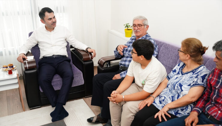 Murat Kurum Hatay’da depremden etkilenen Açıkgöz ailesini ziyaret etti