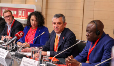 Özgür Özel bu kez de İspanya’da Türkiye’yi şikayet etti