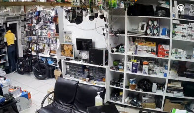 Sındırgı depreminin şiddeti kameralarda