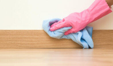 Süpürgeliklere yumuşatıcı sürmek bakın ne işe yarıyor