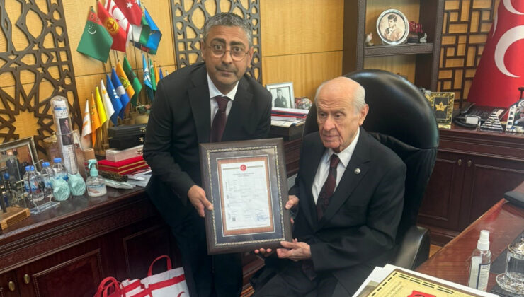 Teşkilat binasının tapusu Devlet Bahçeli’ye takdim edildi