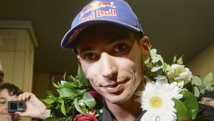 Toprak Razgatlıoğlu yurda döndü