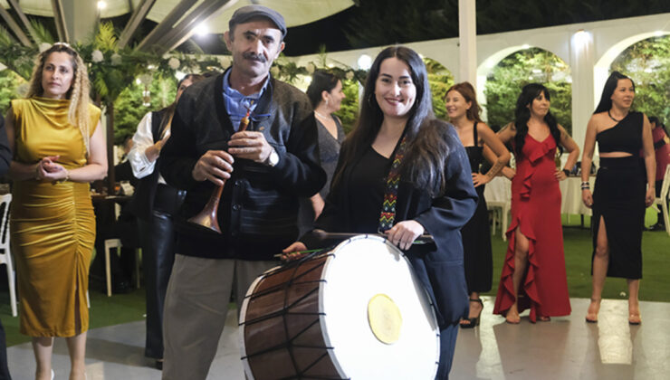 Zurnacı baba, davulcu kız: Sivaslı ikilinin ritimleri, düğünleri şenlendiriyor