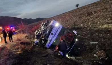 Afyonkarahisar’da Dehşet: Yolcu Otobüsü Devrildi, Çok Sayıda Can Kaybı ve Yaralı Var