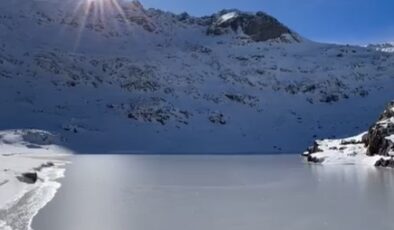 Doğanın Büyüsü: Artabel Gölleri Tabiat Parkı’nda 20’den Fazla Göl Buz Tuttu