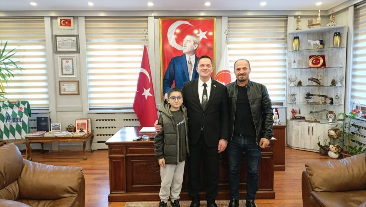 Başkan Bora Karakullukcu’ya Kardeş ve Yeğeninden Nazik Ziyaret