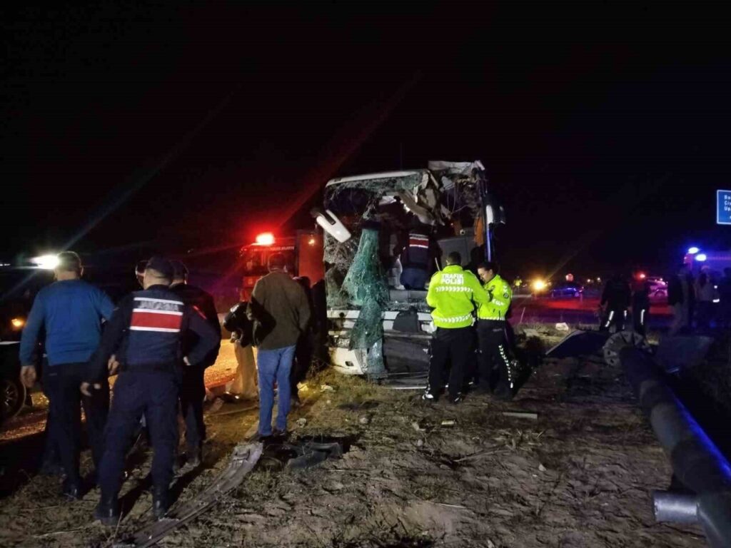 Denizli Minibüs Otobüs Kazası Yaralı