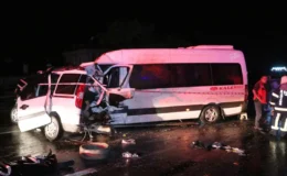 Denizli-Uşak Karayolunda Korkutan Kaza: Minibüs Devrildi