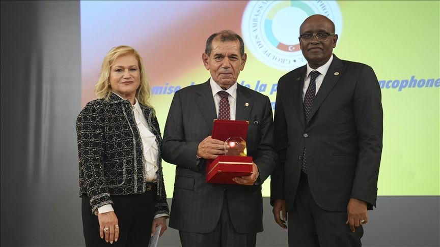 Dursun Özbek Frankofon Ödülü