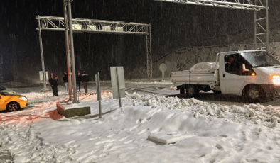 Eğribel Tüneli’nde Kar Kazaları! Sürücülerin Hazırlıksızlığı Zincirleme Olay Getirdi