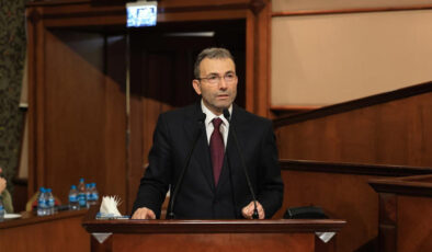 İBB Meclisi’nde Mikrofon Gerginliği: Ahmet Cin İmamoğlu’nu Eleştirince Oturum Durduruldu