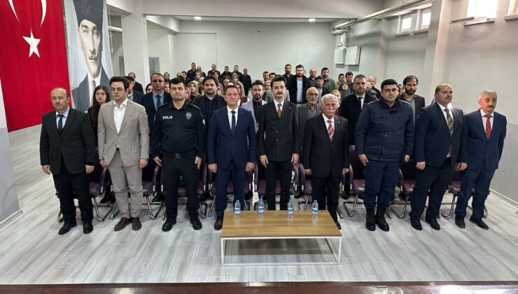 Koyulhisar’da 24 Kasım Ruhu: Öğretmenler Günü Törenleri Birlikte Kutlandı