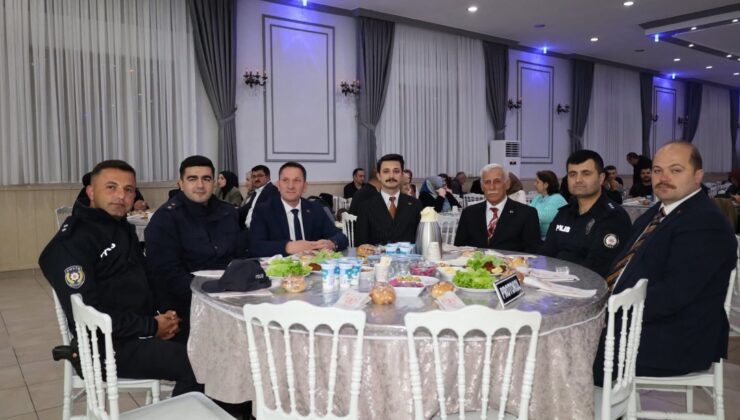 Koyulhisar’da 24 Kasım Coşkusu: Öğretmenler Günü Özel Programla Kutlandı