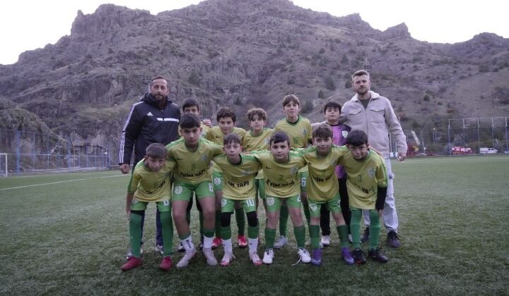 Hem Başkan Hem Kaleci Hem Antrenör: Tekkespor’da Ogün Alkan Kendi Transferini Duyurdu