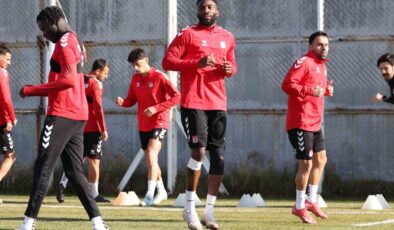 Sivasspor, Boluspor Maçı İçin Taktik Ağırlıklı Antrenmanla Hazırlanıyor