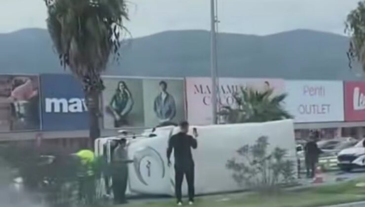 Söke-Didim Yolunda Kamyon Devrildi: Trafik Kontrollü Sağlanıyor