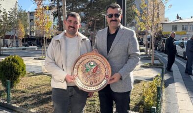 Başkan Kayaoğlu, Suşehri Merkez Projesinin Yüklenicisi Adem Aydemir’i Ağırladı