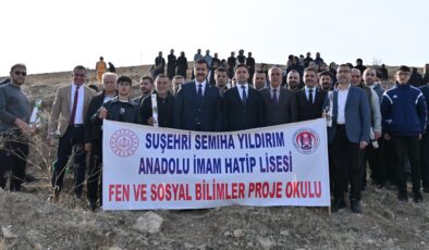 Eğitime Değer Katan Adım: Suşehri’nde 24 Kasım Fidan Dikimiyle Kutlandı