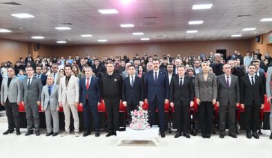 Suşehri’nde Anlamlı Buluşma: Öğretmenler Günü Coşkusu Öğretmenevinde Yaşandı