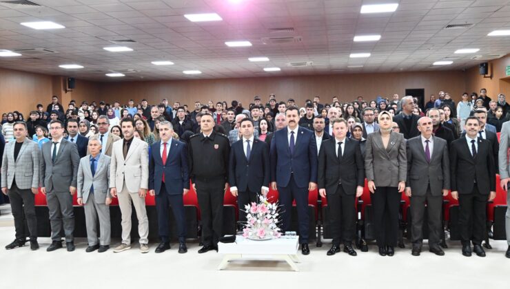 Suşehri’nde Anlamlı Buluşma: Öğretmenler Günü Coşkusu Öğretmenevinde Yaşandı