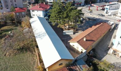 Suşehri Çarşı Merkezi Yenileniyor: Eski Kademe Binasında Modernizasyon Başladı