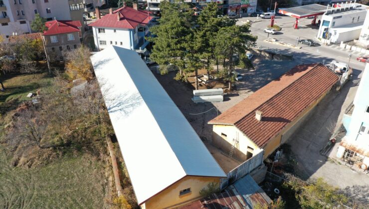 Suşehri Çarşı Merkezi Yenileniyor: Eski Kademe Binasında Modernizasyon Başladı