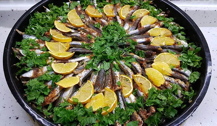 Tavada Hamsi Buğulama Nasıl Yapılır? (Sağlıklı ve Pratik)