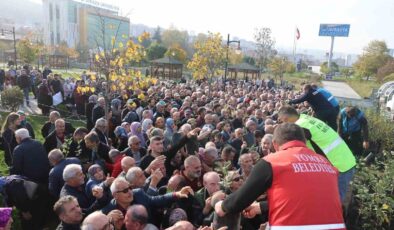 Trabzon Yomra’da Fidan Seferberliği: Vatandaşlar Sıraya Girdi
