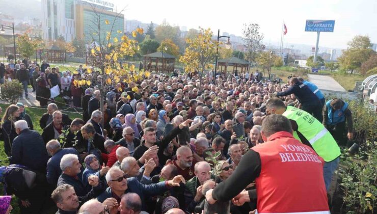 Trabzon Yomra’da Fidan Seferberliği: Vatandaşlar Sıraya Girdi