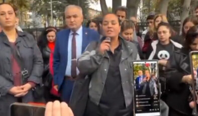 Ankara Valiliği’nin başıboş köpeklere ilişkin kararına tepki gösterip, eylem yaptılar