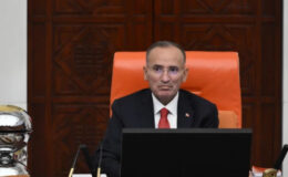 Bekir Bozdağ Meclis’e döndü, zayıflığı gözlerden kaçmadı