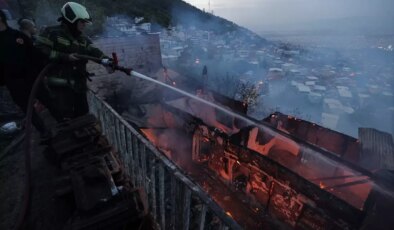 Bursa’da Ev Yangınında 1 Ceset Bulundu
