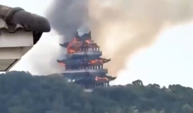 Çin’de 1500 Yıllık Tapınakta Yangın: Tarihi Eser Kaybı Yok
