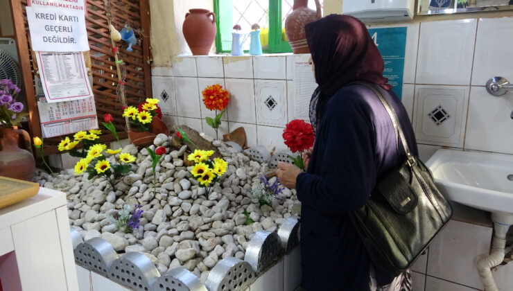 Türkiye’de Bir İlk: Isparta’daki Pide Salonunun Girişinde Mezar Var!