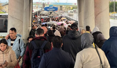 İstanbul’da Metrobüs Seferleri Durdu