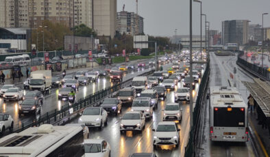 İstanbul’da Yağmur Etkisini Trafikte Gösterdi: Yoğunluk Yaşandı