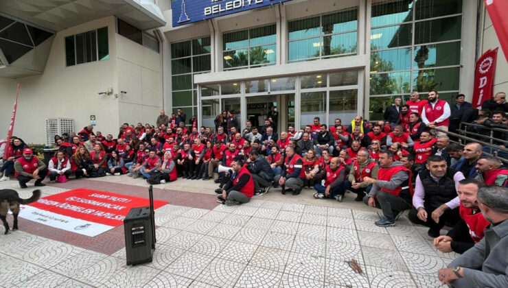İzmir Büyükşehir Belediyesi İşçilerinden Oturma Eylemi
