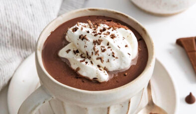 Kış Ayında İçinizi Isıtacak: Pratik Sıcak Çikolata Tarifi