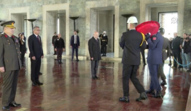 KKTC Cumhurbaşkanı Erhürman, Türkiye’de: Anıtkabir’i Ziyaret Etti