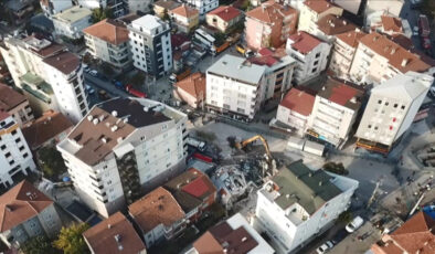 Kocaeli’de çöken apartmanın bulunduğu bölgede çalışmalar sürüyor
