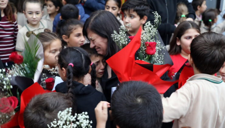 Sakarya’da 39 yıllık eğitimci gözyaşlarıyla uğurlandı