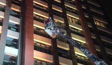 Sultangazi’deki Otel Yangınında 4 Kişi Hastaneye Kaldırıldı