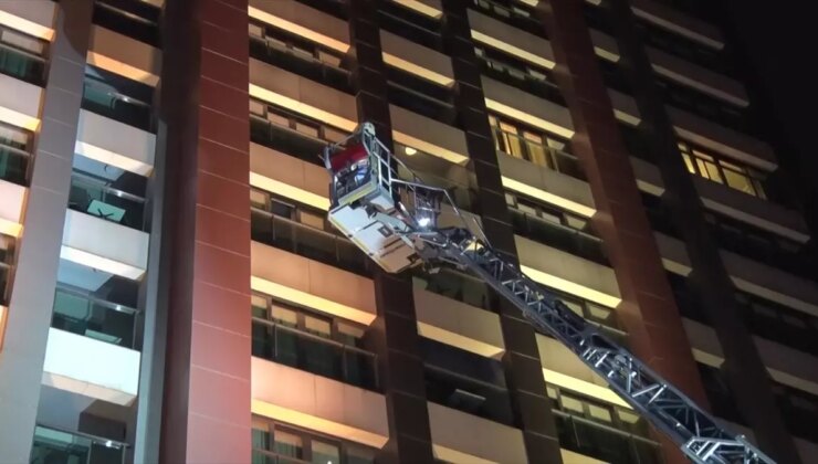 Sultangazi’deki Otel Yangınında 4 Kişi Hastaneye Kaldırıldı