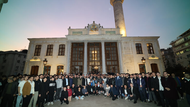 TÜGVA’lı gençler sabah namazında Teşvikiye Camii’nde buluştu