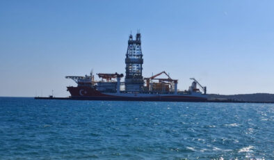 Türkiye’nin 5’inci Sondaj Gemisi Kırmızı Beyaz Renklere Boyandı