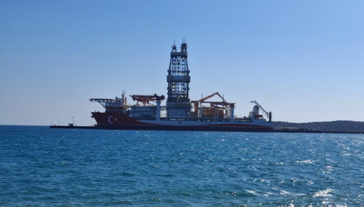 Türkiye’nin 5’inci Sondaj Gemisi Kırmızı Beyaz Renklere Boyandı