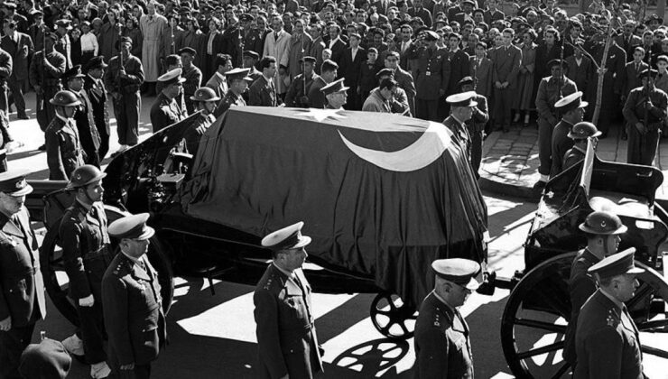 10 Kasım 1938: Hükümet Tebliği ve Büyük Matem