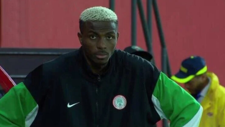 Victor Osimhen Devre Arasında Gözyaşlarıyla Soyunma Odasına Gitti