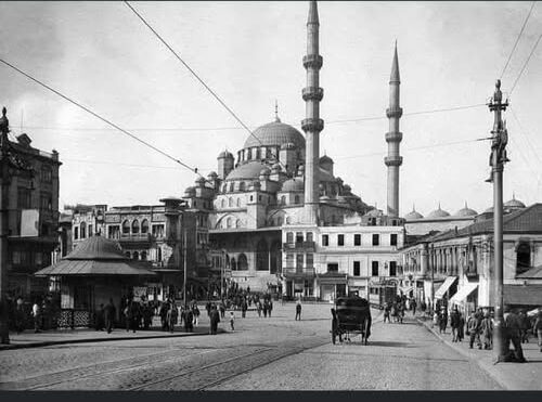 Yıkılmadan Önce Eminönü Meydanı: 1910’lu Yıllardan Tarihe Açılan Bir Kare