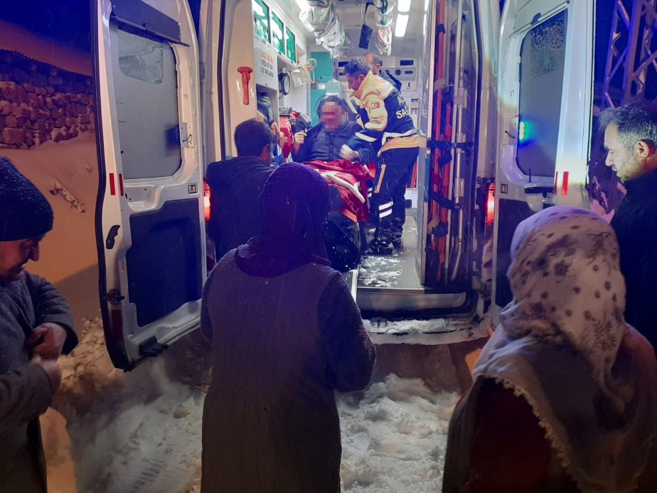 Ağrı kar nedeniyle mahsur kalan hasta